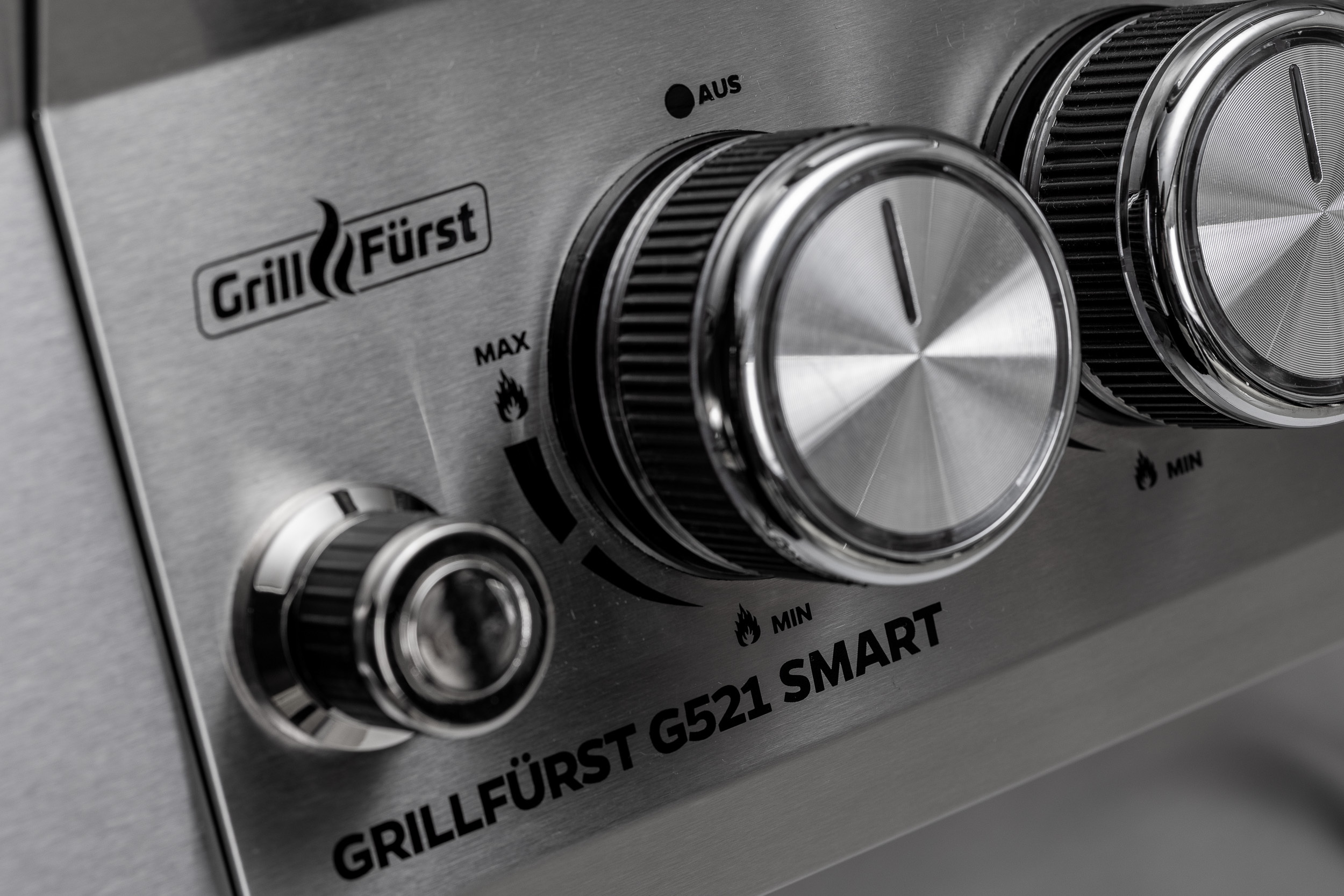Studioaufnahme von Grillprodukt als Freisteller für E-Commerce Grillfürst G521 Smart Bedienung