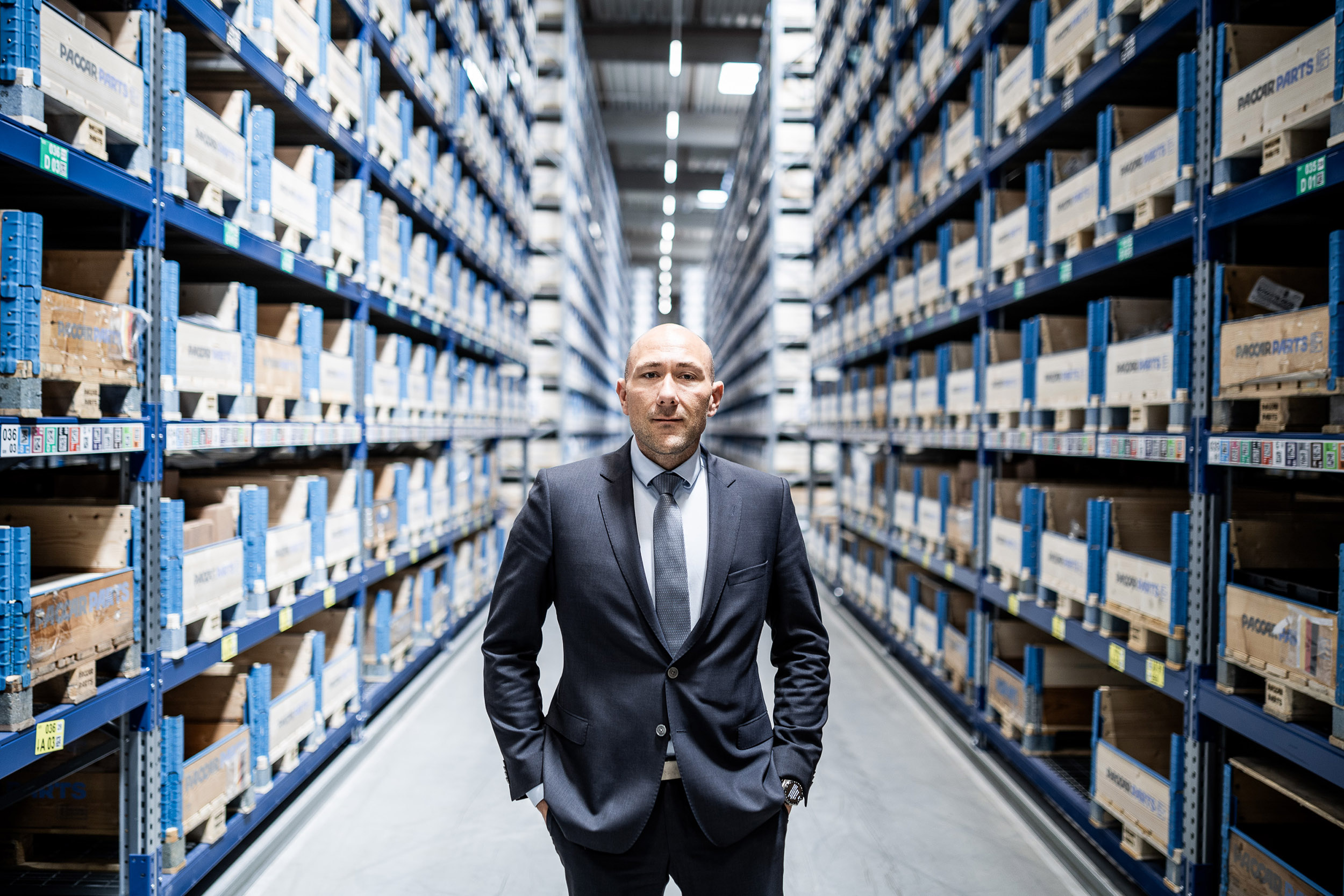 CEO Portrait Logistikunternehmen - Businessportraits & Videoproduktion in Lagerhalle