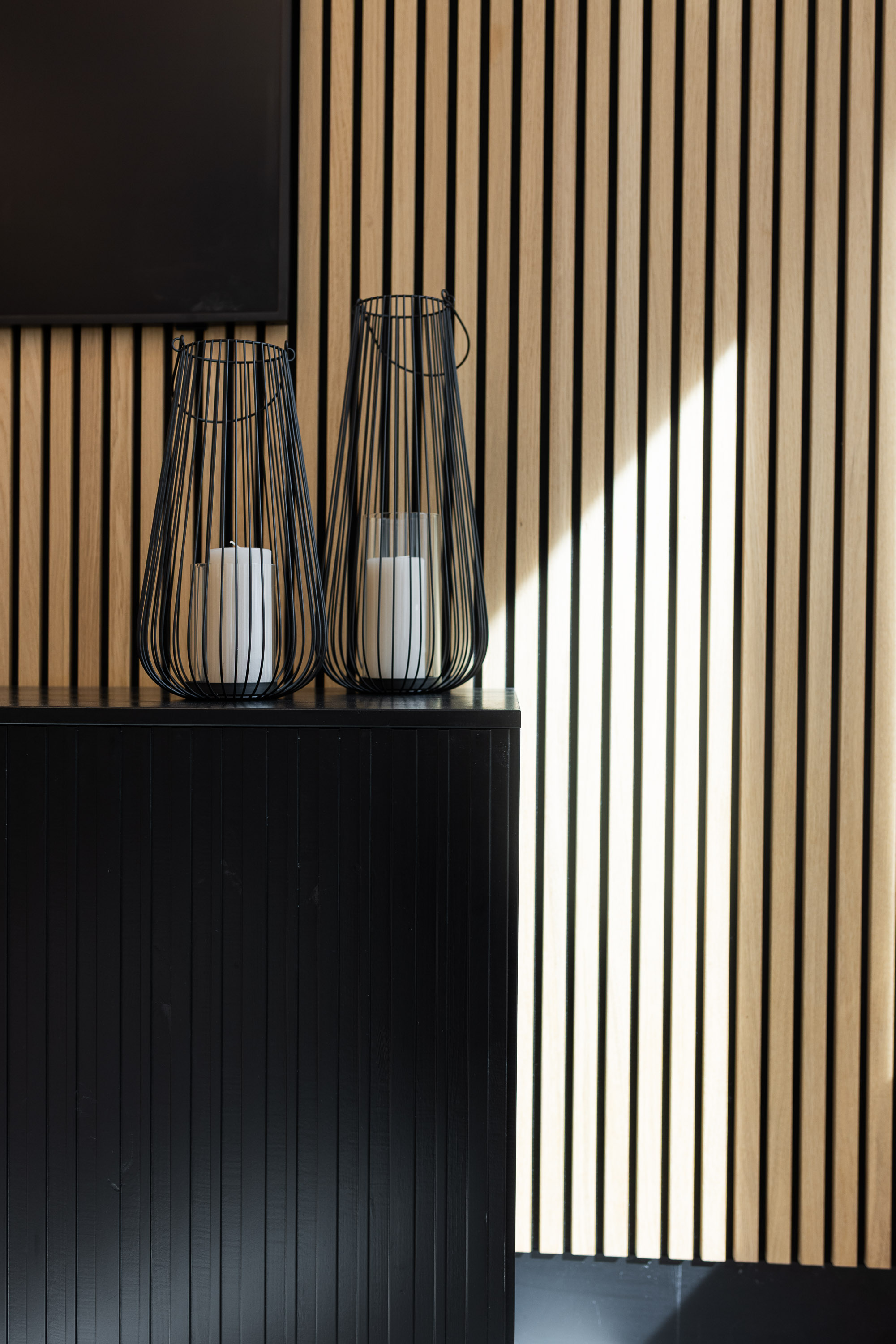 Detailaufnahme von Dekoobjekten im Empfangsbereich der Kieferorthopädiepraxis Dr. Enaia, Fulda