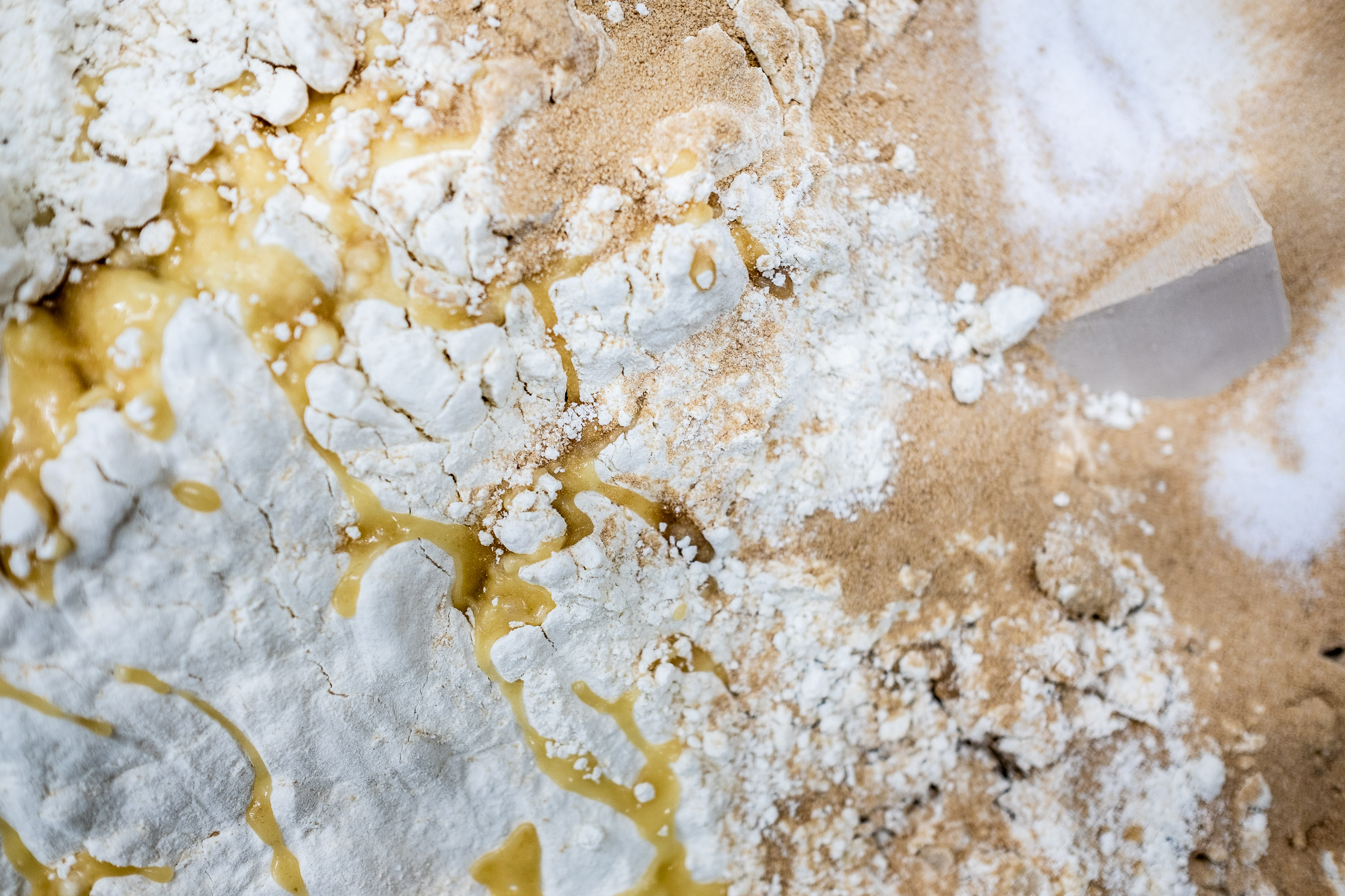 Butter verläuft mit verschiedenen Zutaten in der Bäckerei Happ bei Fotoshooting