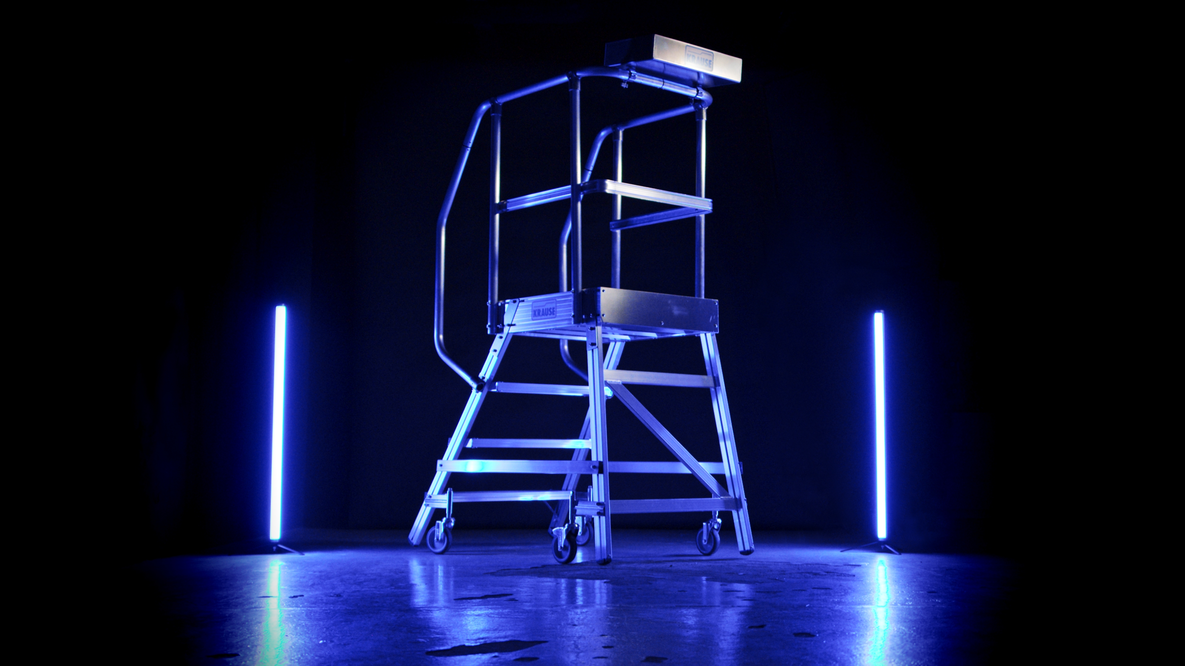 Sonnenalm Damüls bei Nacht - Fotoshooting eines Pistenbullys in der Dunkelheit mit Drohne