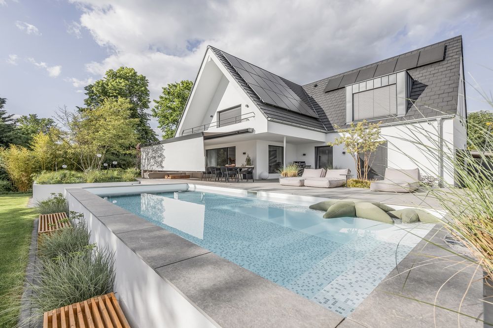 Architektur & Design Editorial für Warema in Hannover - Influencer Shooting mit Live.like.archi Rosemarie - Haus von Influencer mit Pool