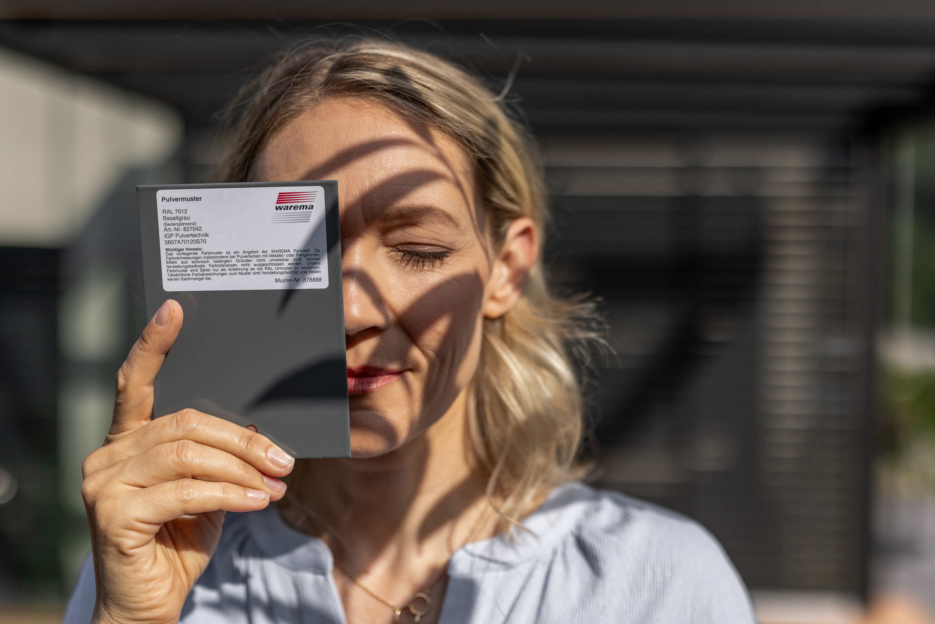 Imageaufnahmen beim Rosten - Bohnen kommen heiß aus der Trommel und dampfen noch