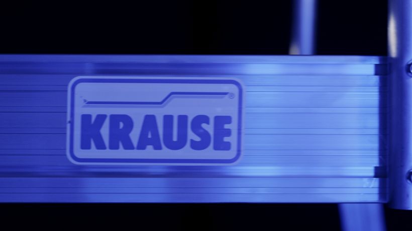 Pistenbully ist aus Hotelfenster zu sehen - Social Media Contentproduktion