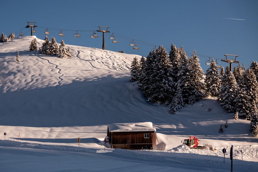 Neuschnee im Skigebiet der Pistenbully Startet - Fotoimpressionen beim Fotoshooting in Damüls