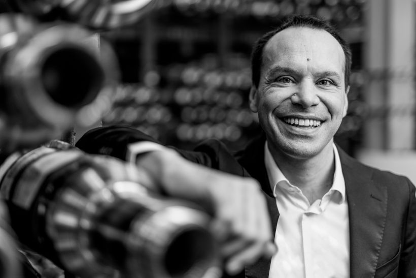 Executive Portrait im Produktionsumfeld bei SAF-HOLLAND – President EMEA zwischen Achsenmodulen im Werk