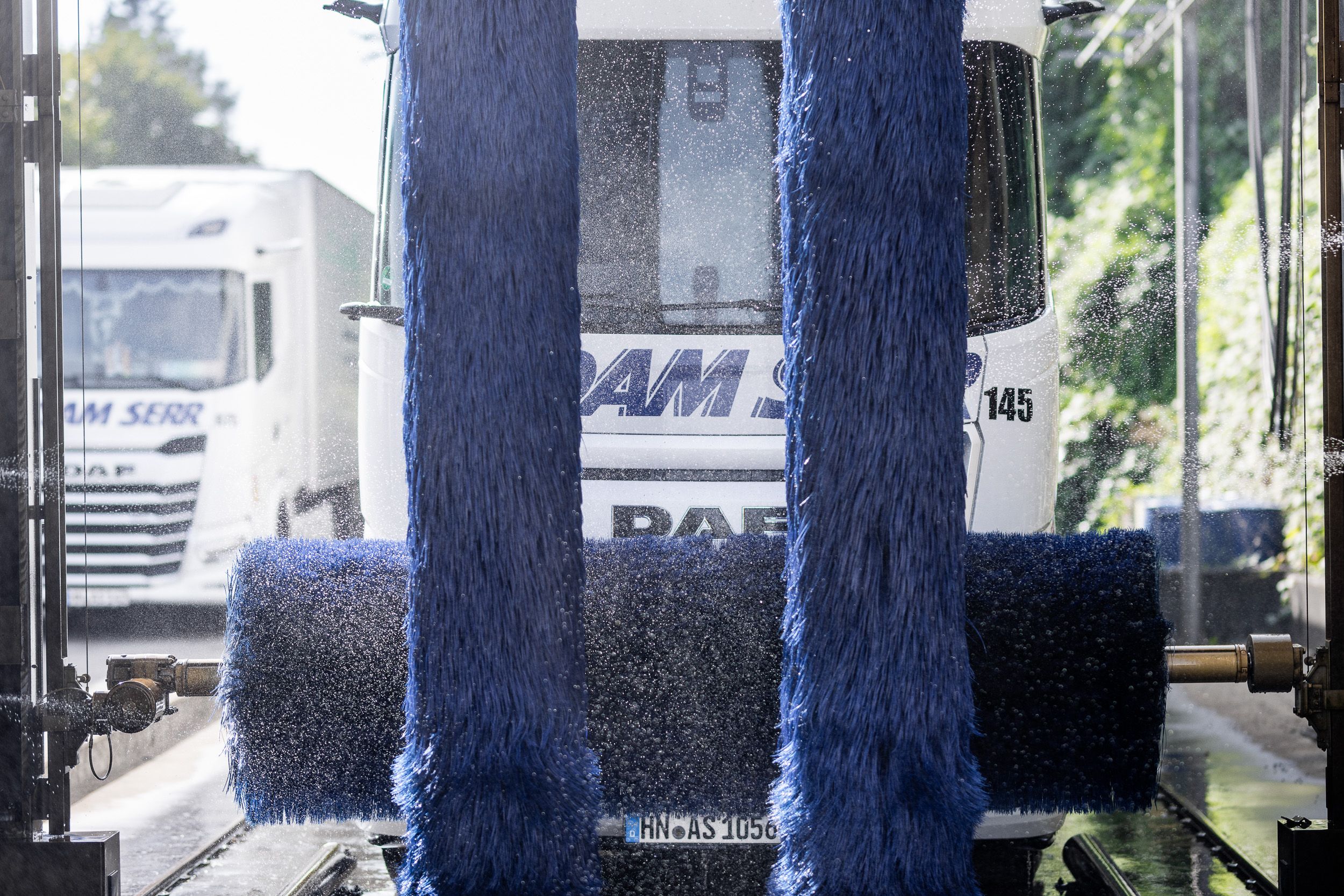 DAF Truck Adam Serr in der LKW-Waschstraße – Reinigung & Pflege der Flotte