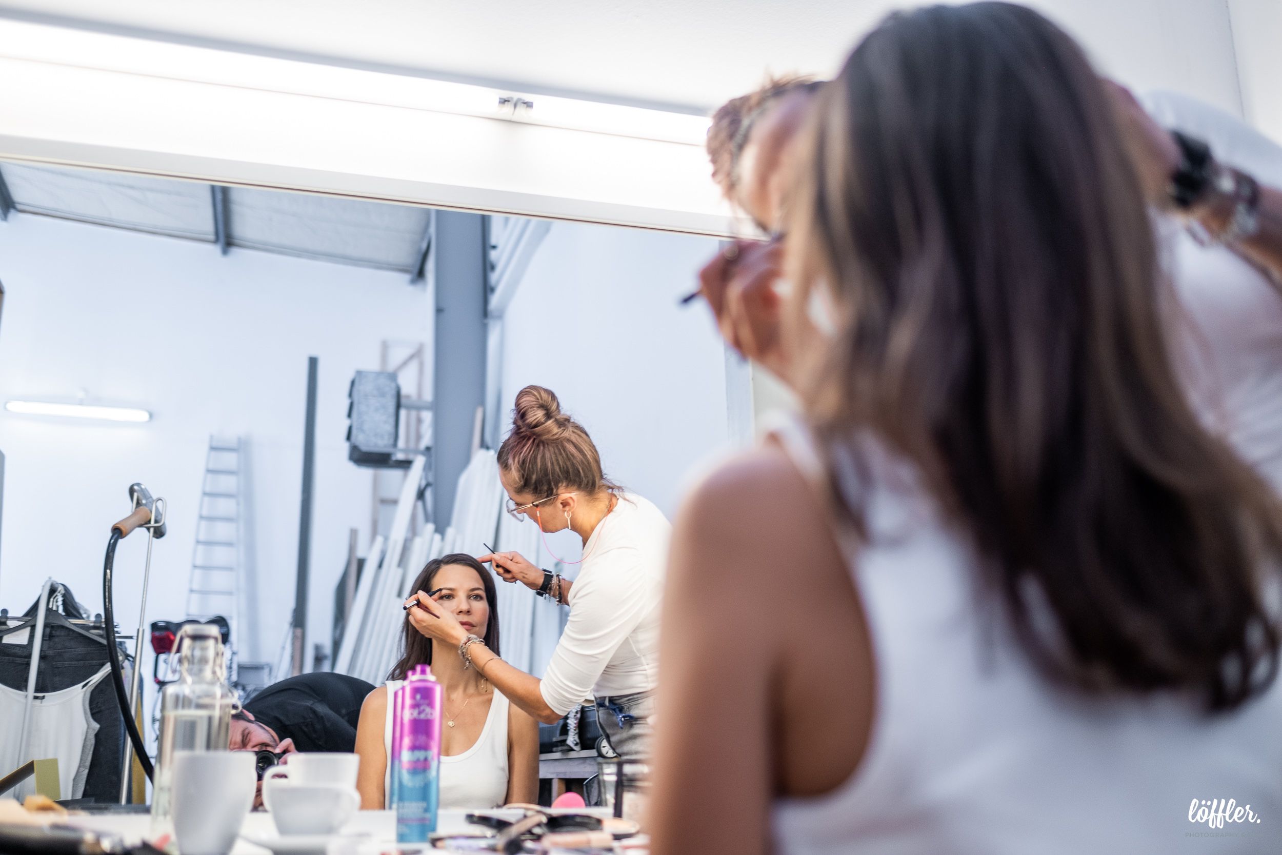 Employer Branding, Fotoshooting bei Hilscher - Foto mit Lötstation und Mitarbeitern