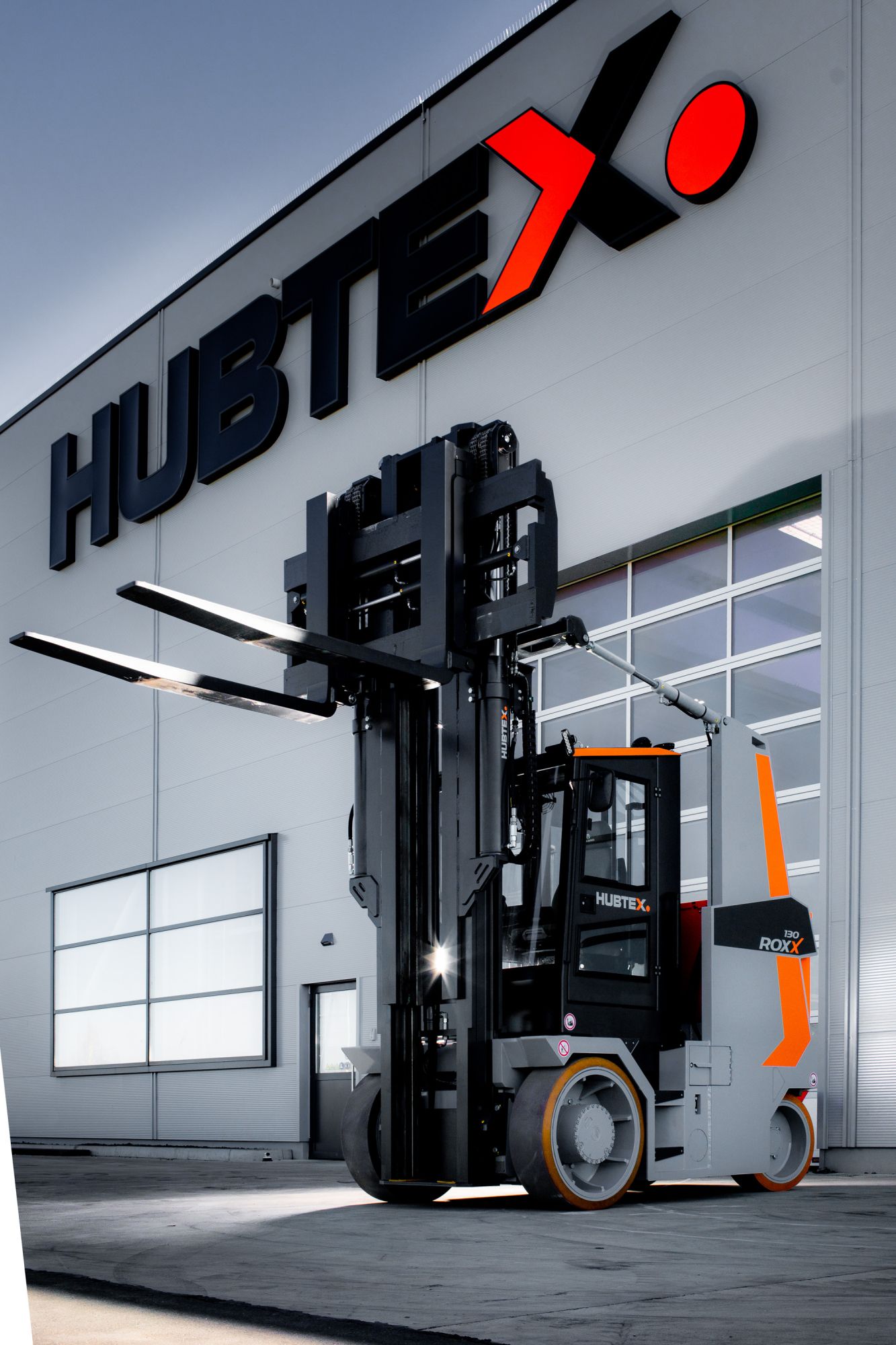 Hubtex Roxx 130 Stapler - bei Fotoshooting für Industrie auf dem Werksgelände