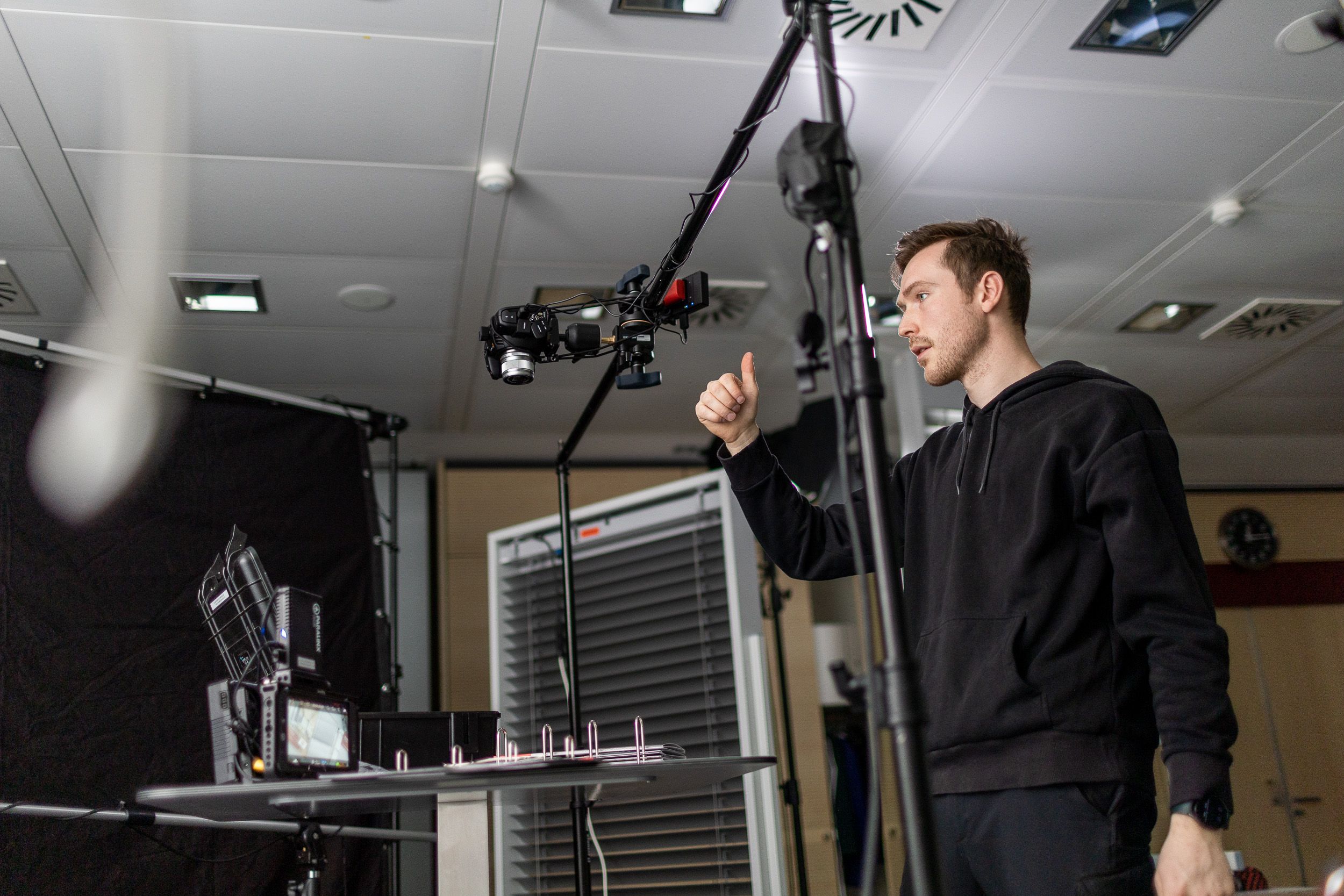 Letzter Checkup bei einer Filmproduktion im Filmstudio Würzburg