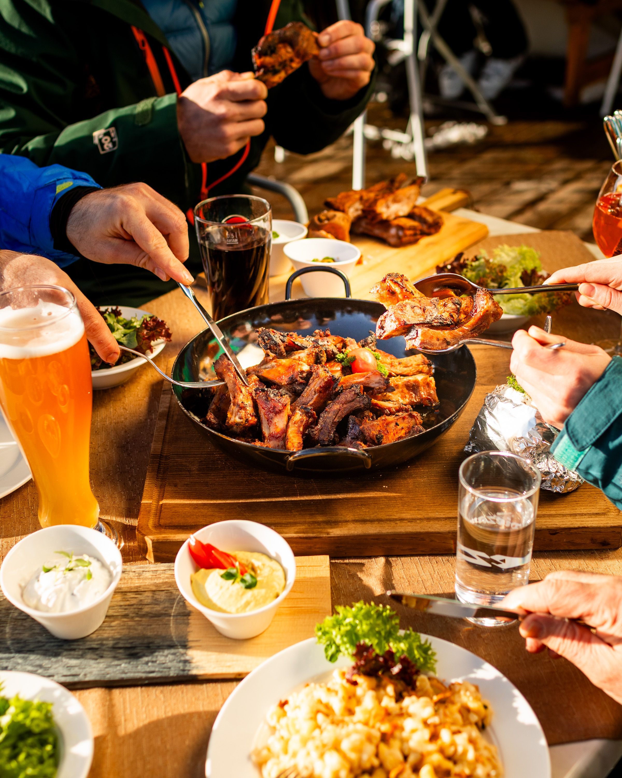 Foodfotografie auf Almhütte für Social Media Content in Österreich