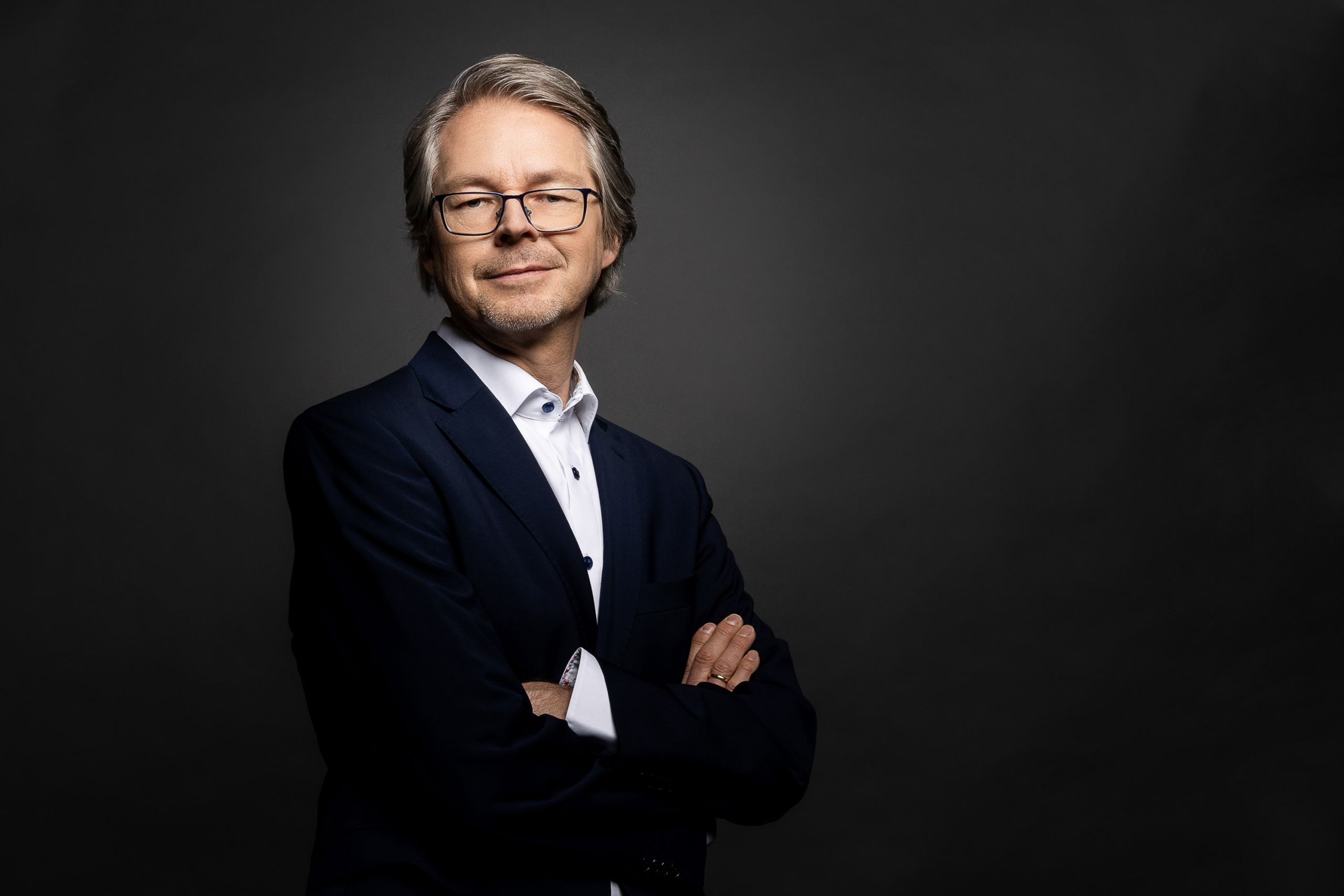 Studioportrait von Vorstand, CEO, Manager in München - Mitarbeiter von MAN Truck & Bus
