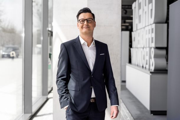 Portrait auf Augenhähe authentisches Busines und Employer Portrait in München