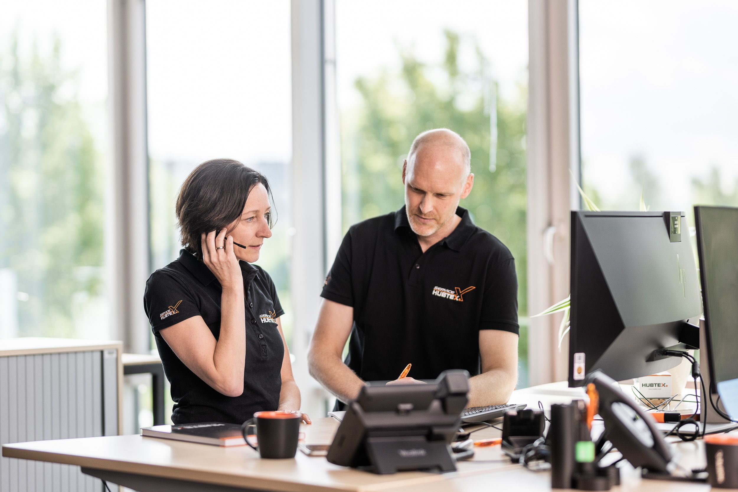 HUBTEX-Serviceteam im Einsatz – Zusammenarbeit im Maschinenbau-Alltag