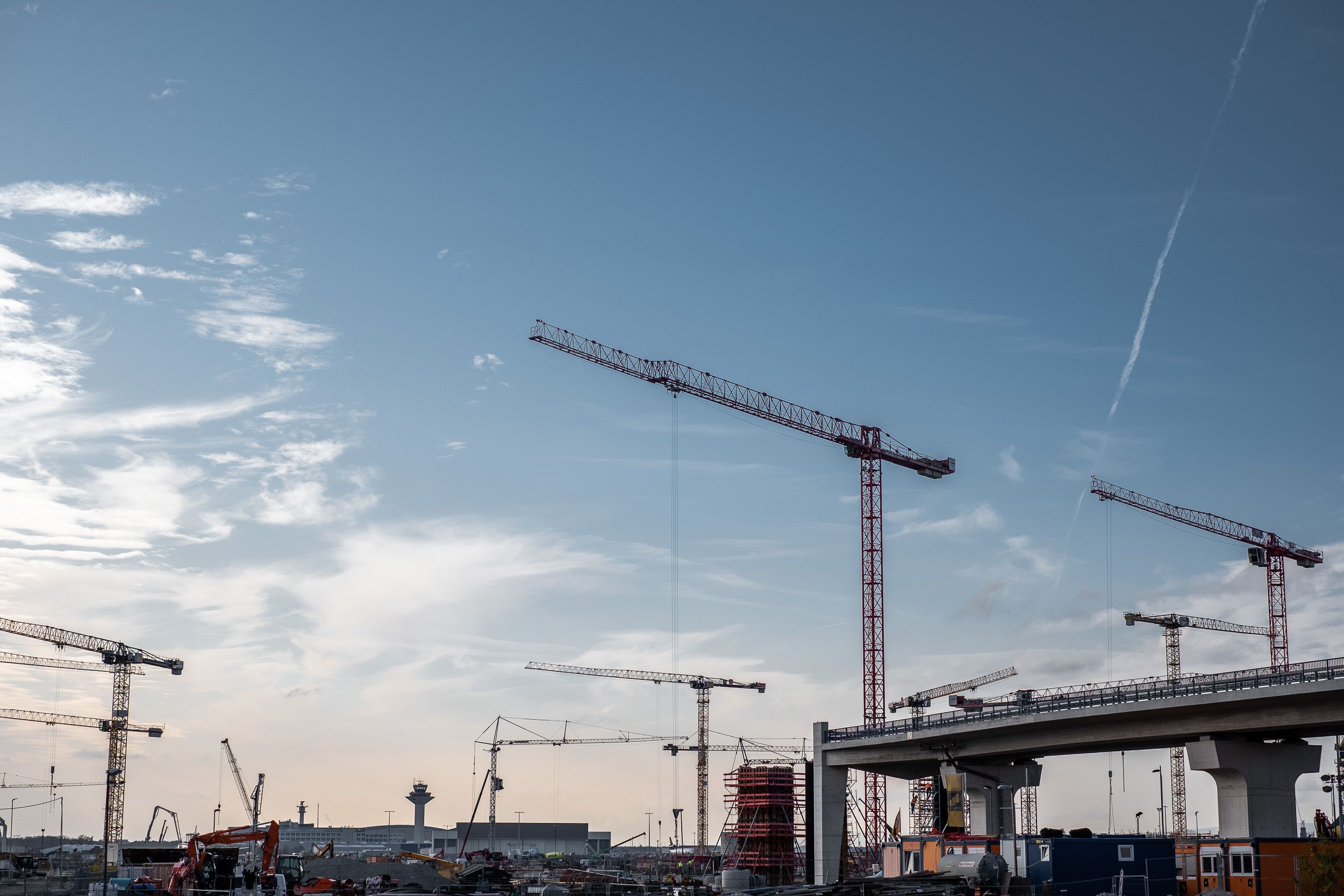 Krane und Bauarbeiten am Terminal 3 Frankfurt – professionelle Baustellenfotografie