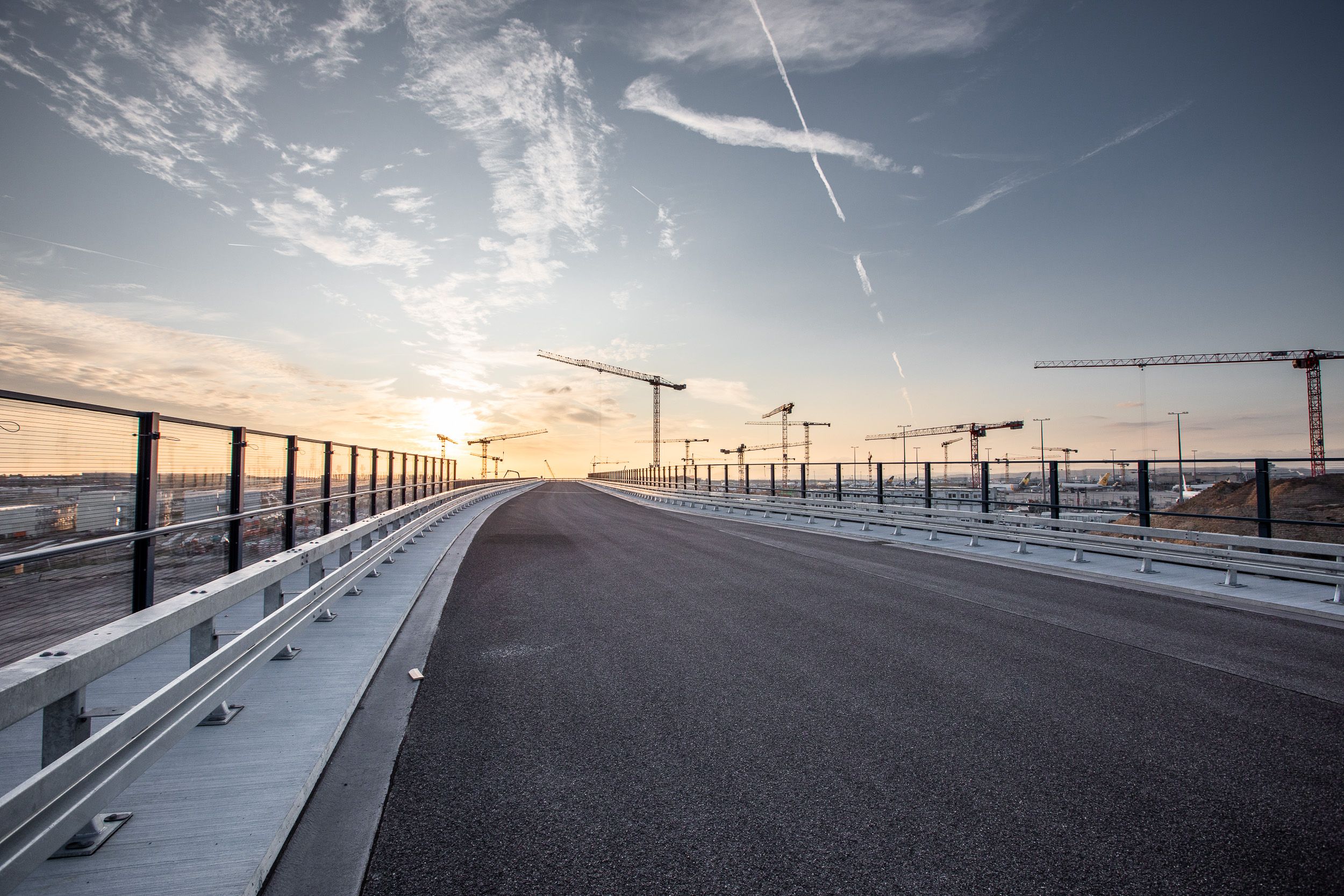 Baustellenfotografie Terminal 3 Frankfurt – aufgefüllte Straße im Tiefbau