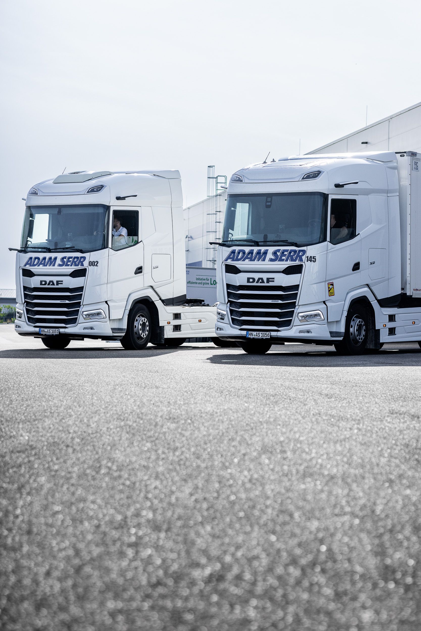 Zwei Adam Serr DAF Trucks – Logistik Contentproduktion